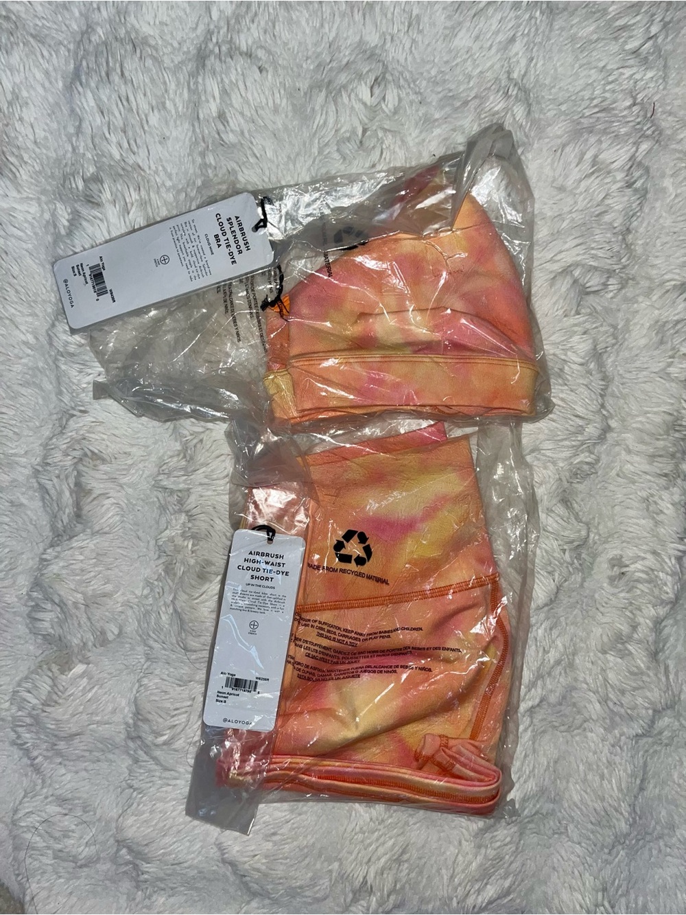 ✨‼️FLASH ☀️ SALE⚡️ NWT Alo Yoga Airbrush Cloud Tie Dye Bra & Shorts 🌅 Set - Picture 3 of 4